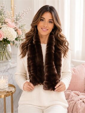Boutique Brown Faux Fur Scarf | Plush Cozy Winter Luxe Wrap NWT